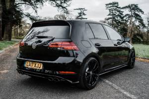 2017 Volkswagen Golf R &amp; £2000